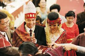 The term is used to include the karo, pakpak, simalungun, toba, angkola. 25 Filsafat Batak Yang Mengajarkan Cinta Sejati
