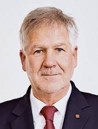 Kandidaten aus acht Parteien kämpfen in Adliswil u mpfen in Adliswil um 36  Sitze im Gemeinderat