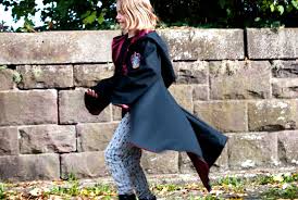 Sie müssen nicht nach hogwarts reisen, um ein harry potter kostüm tragen zu können, eine mottoparty oder ein kostümball reichen vollkommen aus. Zauberermantel Nahen Kostenlose Nahanleitung Inkl Schnittmuster The Crafting Cafe