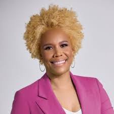 Leslie Patchin's Instagram, Twitter & Facebook