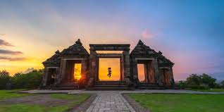 · raja berada di puncak pemerintahan. Pengaruh Budaya India Di Indonesia Halaman All Kompas Com