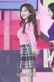 Pin By Theaquinn On Bảy Shipper Kpop Girls Asian Woman Kpop Outfits