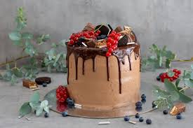 Was will man denn mehr von einem kuchen? Saftige Schoko Drip Cake Mit Nutella Creme Und Fruchtfulle Baking Barbarine