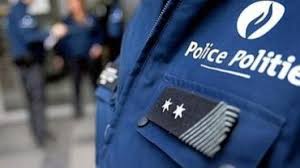 (film, often italicized) a police movie, particularly one based on a police novel. Un Policier En Civil A Ete Pris En Chasse Et Tabasse Par Un Groupe De Jeunes A Saint Gilles