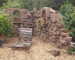 Bildergebnis Fur Ruinenmauer Aus Alten Abbruchziegeln Steinmauer Garten Garten Gartengestaltung Ideen