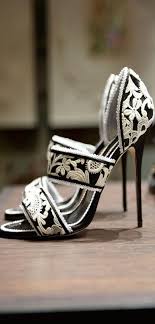Beautiful Black And White High Heels Manolo Blahnik Keepsmiling Bestayclassy With Images Manolo Blahnik Heels Heels Manolo Blahnik