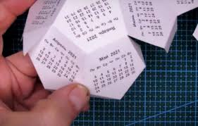 Великдень — перехідне свято, його дата визначається на підставі сонячного і місячного календарів, а також із урахуванням декількох критеріїв. Skilki Budemo Vidpochivati V Travni Spisok Svyat I Vihidnih