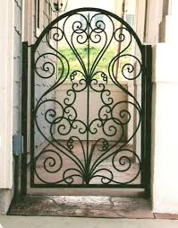 Porte En Fer Forge Sur Mesure En Ile De France Iron Gate Design Wrought Iron Gate Designs Iron Garden Gates