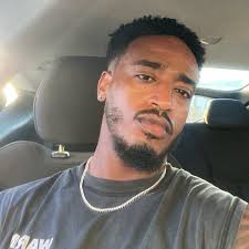 תנו לייק מי שזוכר את ימי העצמאות במזרקה הישנה בכיכר שהינו זורקים זיקוקים  מצד לצד כמו פלשתינאים 🤣🤣🤣🔥🎉