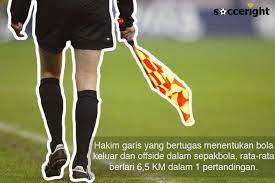 Mengawasi apakah seluruh bola telah keluar dari luar lapangan permainan atau apakah bola sudah melintasi garis gawang dan terjadi gol. Socceright Hakim Garis Dalam Pertandingan Sepakbola Merupakan Anggota Tim Wasit Secara Keseluruhan Mereka Memiliki Peranan Penting Dalam Pertandingan Sepakbola Tugas Mereka Adalah Sebagai Asisten Wasit Utama Dalam Pertandingan Tetapi Tau Kah
