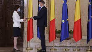 Sunt ioana mihăilă și sunt candidatul alianței usr plus la primăria municipiului oradea. Zf0bqolegai9qm