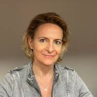 100+ profilů „Estelle“