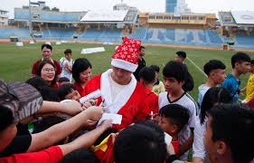 Facebook gives people the power to share and makes the. Duy Máº¡nh Ä'á»©c Huy Thanh Chung Táº·ng Qua Giang Sinh Cho Hang TrÄƒm Em Nhá»