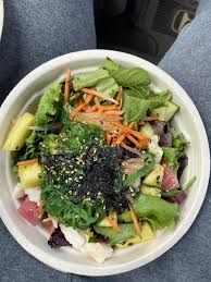 Average amount of calories in a poke bowl if you make good and healthy choices, your poke bowl should be somewhere between 500 and 700 calories. Poke Bowl Calories No Rice Ahi Tuna And Chicken For Protein Mixed Greens And Variety Of Other Things Like Pineapple Etc Caloriecount