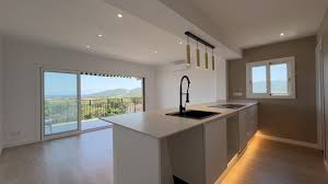 Antes de bajar el precio… prueba con pintura blanca - Girona Real Estate  News