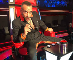 «φοβάμαι πάρα πολύ να σηκώσω το δάχτυλο και να δείξω. Panos Moyzoyrakhs Ayth Einai H Nea Gynaika Poy Mphke Sth Zwh Toy Meta To Xwrismo Me Th Maria Solwmoy