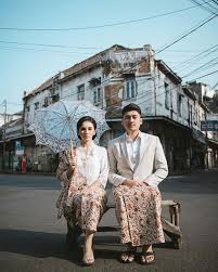 .adat jawa modern, prewedding jawa tengah, prewedding adat jawa klasik, foto prewedding jawa kuno foto prewedding adat jawa mainmata studio sumber : Konsep Foto Prewedding Jawa Modern Ini Cantik Sekali Ya Pose Prewedding Foto Perkawinan Fotografi Tunangan