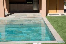 L Atypique Margelle De Piscine En Carrelage Zeera Green Une Piece Unique En Gres Cerame Antiderapant Vente De Carrelage Et Margelles De Piscine A La Seyne Sur Mer Caro Styl