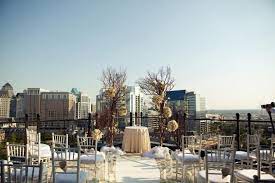 We Swoon Over This Dallas Rooftop Wedding At The Stoneleigh Hotel And The Floral Elements Provided Rooftop Wedding Rooftop Wedding Venue Dallas Wedding Venues