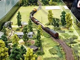 Die Segmentanlage Der Dessau Worlitzer Eisenbahn Dwe Im Massstab 1 87 Des Arbeitskreises Modelleisenbahn Dessau E V Ausgestellt Zum Weihnachtsmarkt Der S Modelleisenbahn Eisenbahn Dessau