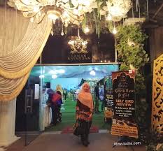 Iman sebat semua kuih kaler hijau… tah apa apa anak aku tu. Buffet Ramadhan 2020 Di Laman Kayangan Shah Alam Iuzira