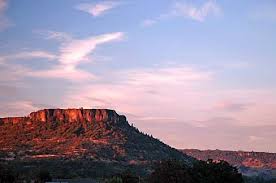 Table Rock Is A Great Scenic Hike And Local Attraction That Makes Summer A Blast Great Views Ounce At The Top Tots Southern Oregon Oregon Travel Table Rock