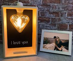 Stellen sie ihre familienbilder oder die lieblingsfotos und zeichnungen zur schau! Herzleuchte Zu Valentinstag Selber Machen Globus Baumarkt