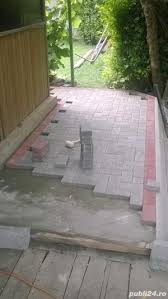 Scara din beton cu trepte placate cu placi de lemn ofera un aer cald caminului interior. Montaj Pavele Constanta Servicii Publi24 Ro