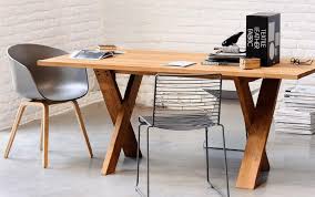 Kika meja belajar atau meja kerja minimalis dengan lemari laci. Kelebihan Dan Kekurangan Penggunaan Material Kayu Solid Untuk Furnitur