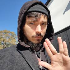 Simon Gonzales (@saturn_signal) • Instagram photos and videos