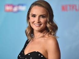 An updated remake of the 1999 film, 'she's all that'. Be2esg 4rfkqxm