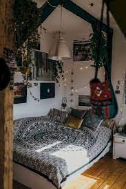 Just when you thought that masterpieces couldn't be created out of simple. 40 Simple Boho Style Bedroom Decor And Design Ideas Bohostyle Bedroomdecor Bedroomdesignideas Bohemian Bedroom Decor Boho Style Bedroom Decor Bedroom Decor