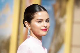 Gomez's rare tattoo comes less than two months after she got a thigh tattoo of a pair of hands in prayer holding a rosary. Selena Gomez Dropped A Makeup Tutorial Of Her Everyday Look Teen Vogue