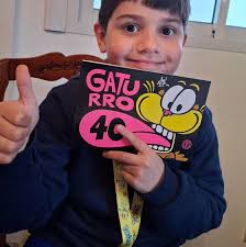 El Gaturro Grandísimo y el Gaturro Pequenísimo, los dos libros más  originales en formato de Gaturro!! El más grande, y el más chiquito!!! Cuál  te gusta más???😃😀😁😆😂😜🤪