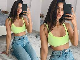 She studied at london university and became an air hostess. This No Makeup Selfie Of Sonam Bajwa Proves That Beauty Needs No Cosmetics