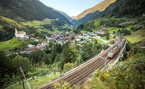 Some say it is less famous and crowded than valle verzasca, but i think both as equally famous and busy during peak season. Treno Gottardo Is The Ultimate Vip Train To Ticino