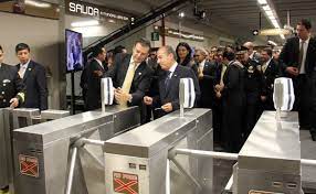 La línea 12 del metro de la ciudad de méxico, comúnmente conocida como la dorada, fue inaugurada en 2012 por marcelo ebrard, hoy canciller, y su obra demandó. I8urrtjgl8yohm