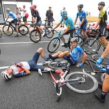 Bringing the tour de france back inside french borders, therefore, was seen as a sensible precaution. Tour De France Fan Skandal Mega Chaos Wegen Selfie 20 Fahrer Sturzen Radsport