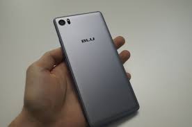 BLU Pure XR - afară-i vopsit gardul ...
