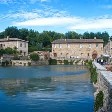 Il resort è curato nei minimi dettagli e nulla è lasciato al caso. Bagno Vignoni Hot Springs In Val D Orcia Visit Tuscany