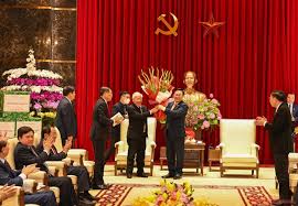 Tổng bí thư nguyễn phú trọng , chủ tịch nước nguyễn xuân phúc, thủ tướng chính phủ phạm minh chính, chủ tịch quốc hội vương đình huệ cùng các đồng chí lãnh đạo. Tá»•ng Bi ThÆ° Chá»§ Tá»‹ch NÆ°á»›c Nguyá»…n Phu Trá»ng Chuc Táº¿t Ä'áº£ng Bá»™ Chinh Quyá»n Va Nhan Dan Thá»§ Ä'o Ha Ná»™i Bao Nhan Dan