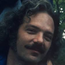 Lawrence Ira Kahn "Larry Harlow" nacio en Brooklyn, Nueva York; 20 de marzo  de 1939