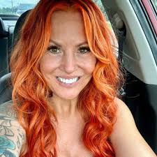 Looking for a good hairstylist!! 😊