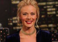 Greek actress and tv hostess, born on 31 july 1978 in athens, greece. Zeta Makrypoylia Pagenews Gr