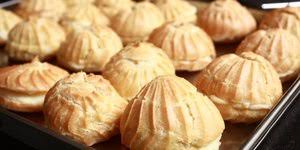 Tidak berbeda dengan kue kering lainnya, salah satu bahan kue sus ini adalah tepung terigu. 10 Cara Membuat Kue Sus Kering Basah Kukus Dan Goreng Isi Vla Coklat Tanpa Oven Sederhana Diadona Id