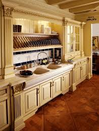 Pin By Fernanda Cobucci On Sweet Lovely Homes Classic Kitchen Design Country Kitchen Interiors Italian Kitchen Design