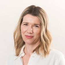 Elizabeth Vink's Instagram, Twitter & Facebook