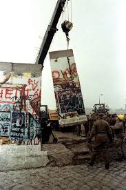 Mein Gott Hilf Mir Diese Tödliche Liebe Zu überleben Portfolio La Chute Du Mur De Berlin Murdeberlin In 2020 With Images Berlin Wall Berlin Photography Pictures