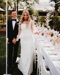 Do guess take photo with groom and bride american wedding. 21 Simple American Wedding Traditions You Should Know In 2021