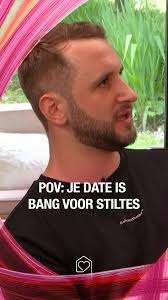 De collega's van Clyde wensen zijn date Linde heel veel succes...🤣🤣🤣  #lldl #date #succes #zesplanken #brief #banaan #foto ⏰ Vanavond om 18:55  uur bij SBS6!
